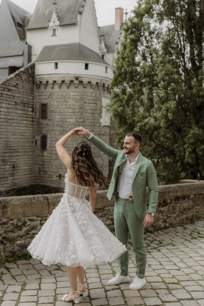 First Look séance couple château des ducs de Bretagne civil Nantes