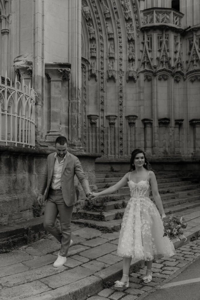 Couple devant la cathédrale de Nantes