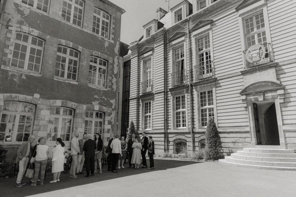 Sur le parvis de la mairie de Nantes